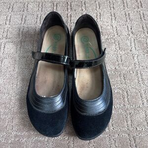 Naot Kirei Suede Patent Leather Combo Mary Jane Shoe Size 42 US 11 Black Comfort